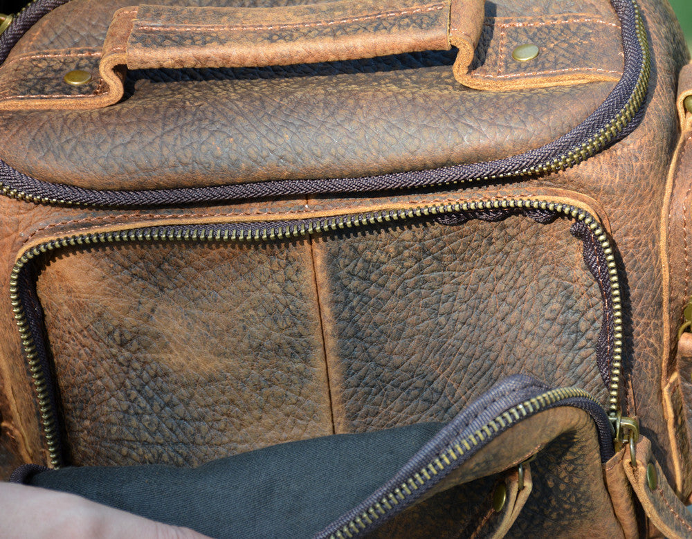 Taiwan Lee Kee Leather Goods Lee Kee original genuine leather handmade mad cow leather elephant pattern shoulder bag portable small messenger bag No. 9904 first layer cowhide bag leather original handmade genuine leather leather goods