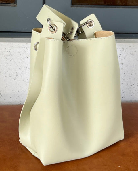 台灣李記皮具 李記 原創真皮手工 卡哇伊トート木耳邊ッグ腋下托特包j070號原創手工真皮 皮件