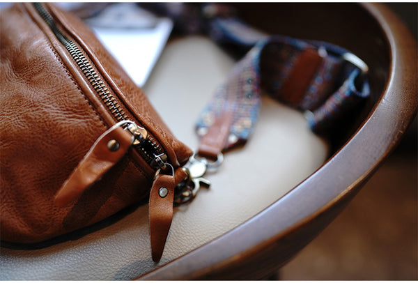 Taiwan Lee Kee Leather Goods Lee Kee original handmade genuine leather washed wrinkled folk wide shoulder strap half yen saddle bag No. M1906 first layer cowhide bag leather original handmade genuine leather leather goods