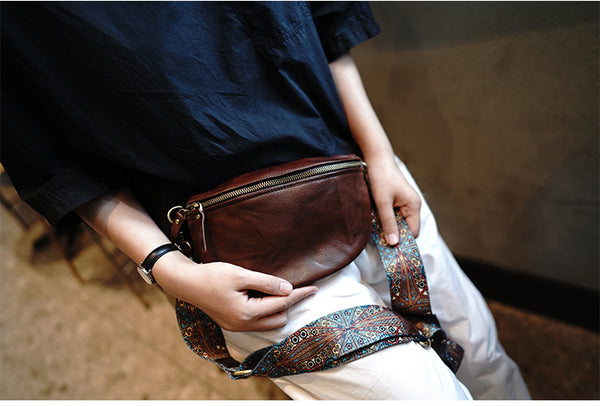 Taiwan Lee Kee Leather Goods Lee Kee original handmade leather washed wrinkled folk wide shoulder strap half yen saddle bag No. M1906 first layer cowhide bag leather original handmade leather leather goods