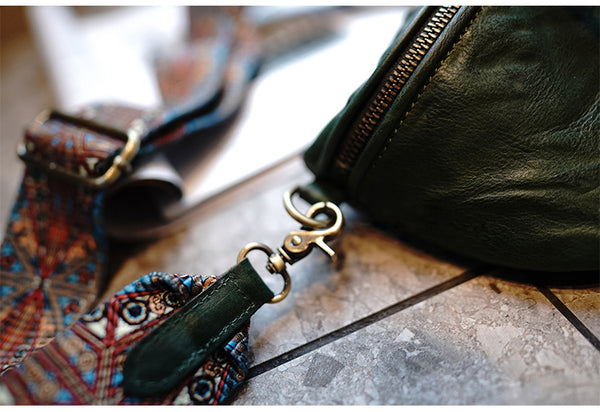 Taiwan Lee Kee Leather Goods Lee Kee original handmade leather washed wrinkled folk wide shoulder strap half yen saddle bag No. M1906 first layer cowhide bag leather original handmade leather leather goods