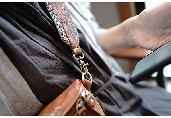 Taiwan Lee Kee Leather Goods Lee Kee original handmade leather washed wrinkled folk wide shoulder strap half yen saddle bag No. M1906 first layer cowhide bag leather original handmade leather leather goods