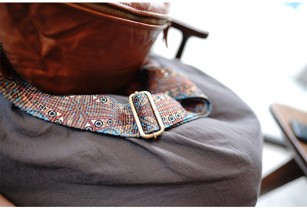 Taiwan Lee Kee Leather Goods Lee Kee original handmade leather washed wrinkled folk wide shoulder strap half yen saddle bag No. M1906 first layer cowhide bag leather original handmade leather leather goods