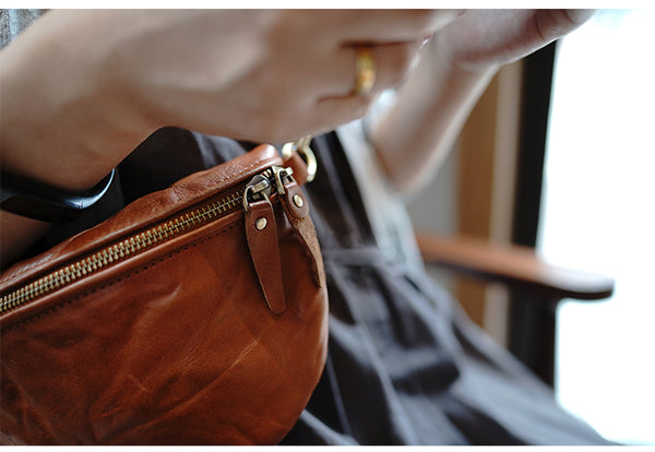 Taiwan Lee Kee Leather Goods Lee Kee original handmade leather washed wrinkled folk wide shoulder strap half yen saddle bag No. M1906 first layer cowhide bag leather original handmade leather leather goods