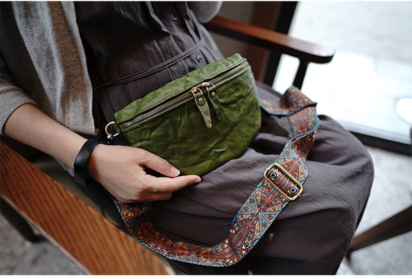 Taiwan Lee Kee Leather Goods Lee Kee original handmade leather washed wrinkled folk wide shoulder strap half yen saddle bag No. M1906 first layer cowhide bag leather original handmade leather leather goods