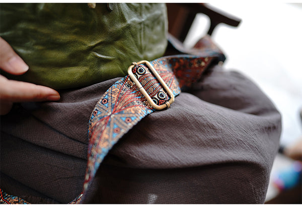 Taiwan Lee Kee Leather Goods Lee Kee original handmade leather washed wrinkled folk wide shoulder strap half yen saddle bag No. M1906 first layer cowhide bag leather original handmade leather leather goods