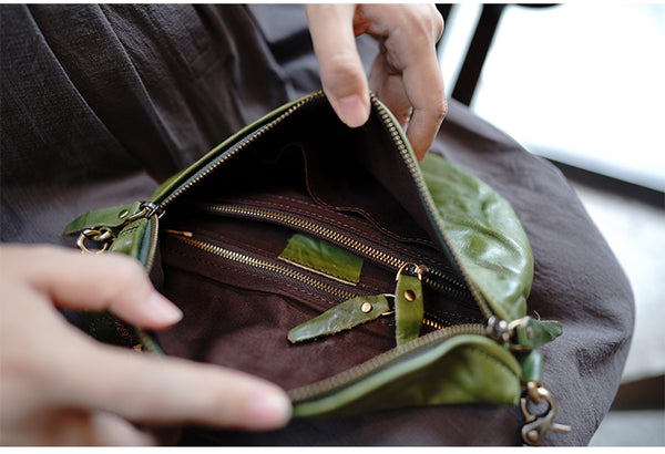 Taiwan Lee Kee Leather Goods Lee Kee original handmade genuine leather washed wrinkled folk wide shoulder strap half yen saddle bag No. M1906 first layer cowhide bag leather original handmade genuine leather leather goods