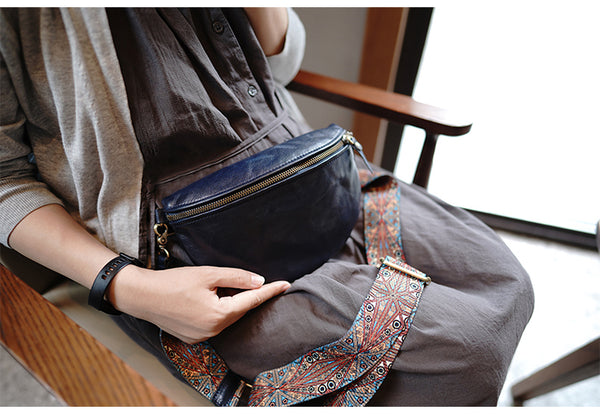 Taiwan Lee Kee Leather Goods Lee Kee original handmade genuine leather washed wrinkled folk wide shoulder strap half yen saddle bag No. M1906 first layer cowhide bag leather original handmade genuine leather leather goods