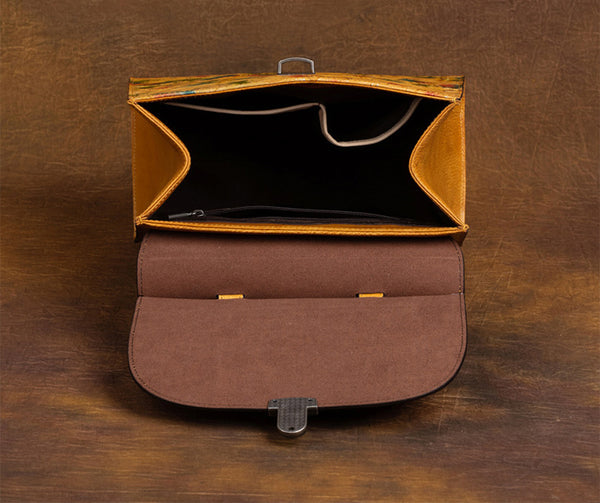 台灣李記皮具 李記 原創真皮手工 蜻蜓ボ蝴蝶浮花 頭層牛皮後背包 8C320號 頭層牛皮包包 皮革 原創手工真皮 皮件