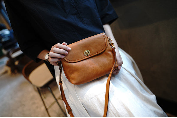 Taiwan Lee Kee Leather Goods Lee Kee original genuine leather handmade dumpling-shaped small square bag square bag M2902 first layer cowhide bag leather original handmade genuine leather leather goods