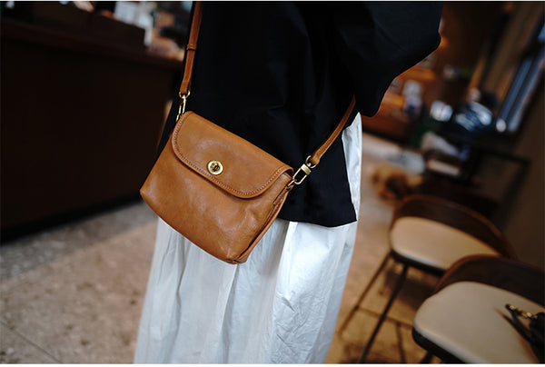 Taiwan Lee Kee Leather Goods Lee Kee original genuine leather handmade dumpling-shaped small square bag square bag M2902 first layer cowhide bag leather original handmade genuine leather leather goods