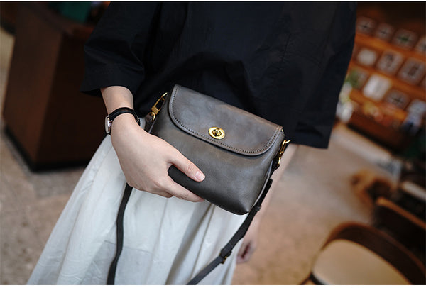 Taiwan Lee Kee Leather Goods Lee Kee original genuine leather handmade dumpling-shaped small square bag square bag M2902 first layer cowhide bag leather original handmade genuine leather leather goods