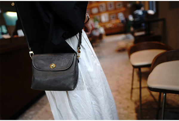 Taiwan Lee Kee Leather Goods Lee Kee original genuine leather handmade dumpling-shaped small square bag square bag M2902 first layer cowhide bag leather original handmade genuine leather leather goods