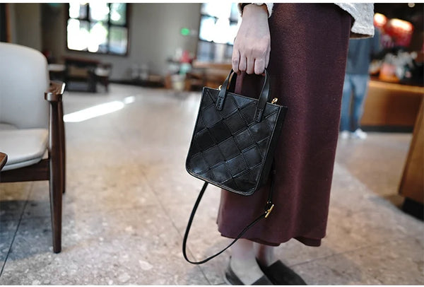 Taiwan Lee Kee Leather Goods Lee Kee original handmade leather geometric nasa square shoulder bag M5502 first layer cowhide bag leather original handmade leather leather goods