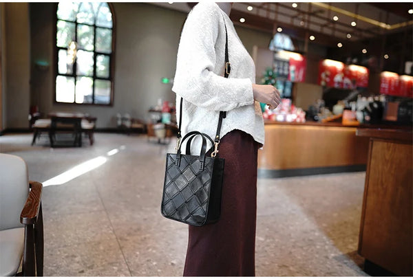 Taiwan Lee Kee Leather Goods Lee Kee original handmade leather geometric nasa square shoulder bag M5502 first layer cowhide bag leather original handmade leather leather goods