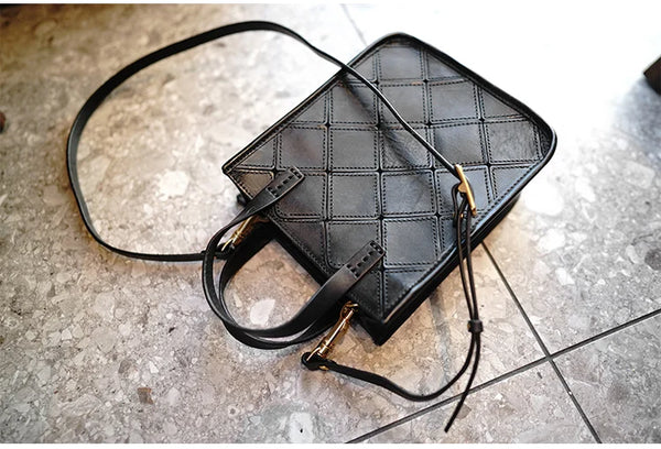 Taiwan Lee Kee Leather Goods Lee Kee Original handmade genuine leather Geometric なステッチ Shoulder oblique shoulder square bag No. M5502 First layer cowhide bag Leather Original handmade genuine leather Leather goods