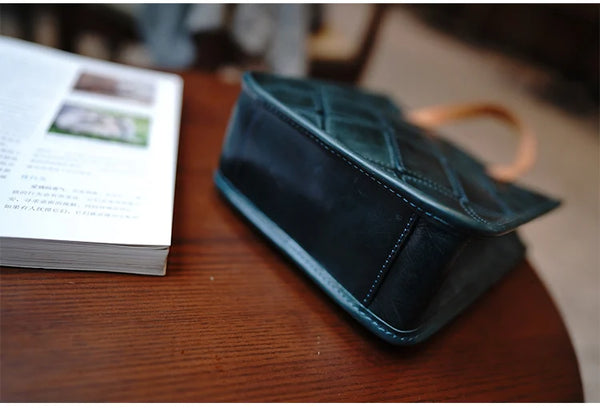 Taiwan Lee Kee Leather Goods Lee Kee original handmade leather geometric nasa square shoulder bag M5502 first layer cowhide bag leather original handmade leather leather goods