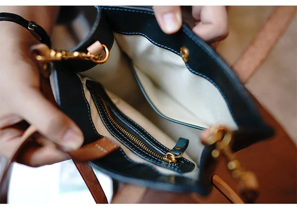 Taiwan Lee Kee Leather Goods Lee Kee original handmade leather geometric nasa square shoulder bag M5502 first layer cowhide bag leather original handmade leather leather goods