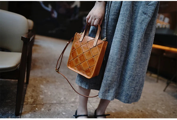 Taiwan Lee Kee Leather Goods Lee Kee original handmade leather geometric nasa square shoulder bag M5502 first layer cowhide bag leather original handmade leather leather goods