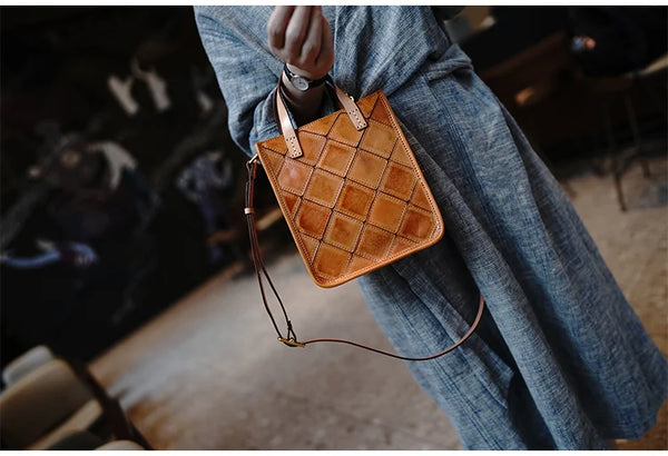 Taiwan Lee Kee Leather Goods Lee Kee original handmade leather geometric nasa square shoulder bag M5502 first layer cowhide bag leather original handmade leather leather goods