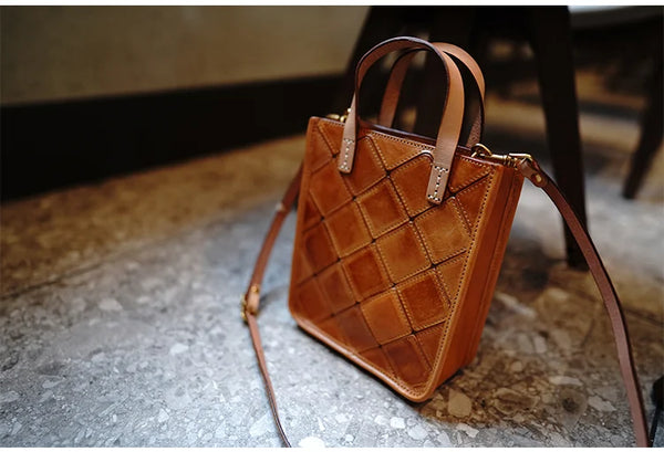 Taiwan Lee Kee Leather Goods Lee Kee original handmade leather geometric nasa square shoulder bag M5502 first layer cowhide bag leather original handmade leather leather goods