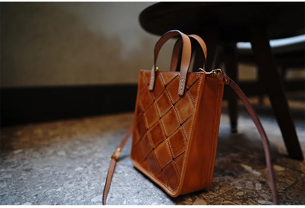 Taiwan Lee Kee Leather Goods Lee Kee original handmade leather geometric nasa square shoulder bag M5502 first layer cowhide bag leather original handmade leather leather goods