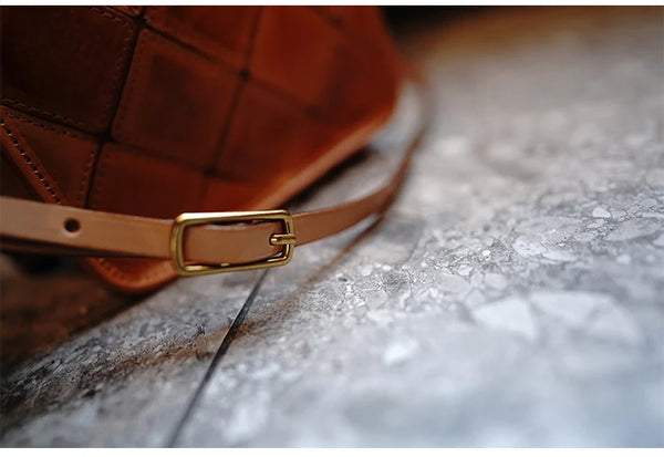 Taiwan Lee Kee Leather Goods Lee Kee original handmade leather geometric nasa square shoulder bag M5502 first layer cowhide bag leather original handmade leather leather goods