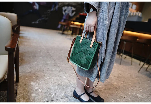 Taiwan Lee Kee Leather Goods Lee Kee original handmade leather geometric nasa square shoulder bag M5502 first layer cowhide bag leather original handmade leather leather goods