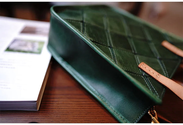 Taiwan Lee Kee Leather Goods Lee Kee original handmade leather geometric nasa square shoulder bag M5502 first layer cowhide bag leather original handmade leather leather goods