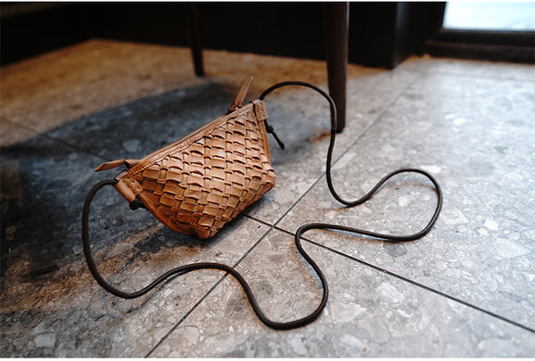 Taiwan Lee Kee Leather Goods Lee Kee original genuine leather handmade tree paste cow leather literary retro handwoven り shoulder bag M2015 first layer cowhide bag leather original handmade genuine leather leather goods