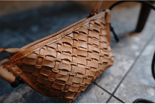 Taiwan Lee Kee Leather Goods Lee Kee original genuine leather handmade tree paste cow leather literary retro handwoven り shoulder bag M2015 first layer cowhide bag leather original handmade genuine leather leather goods