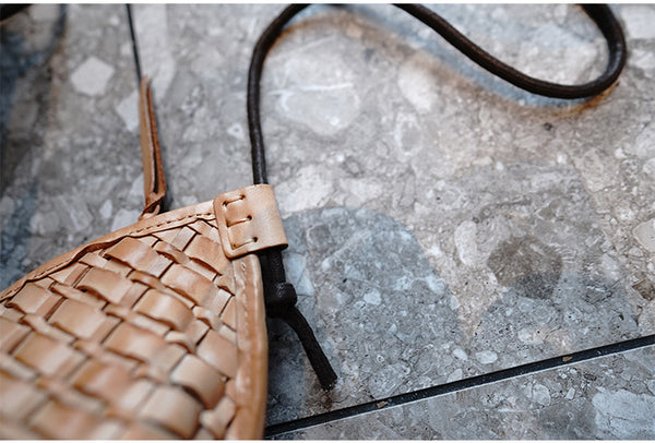 Taiwan Lee Kee Leather Goods Lee Kee original genuine leather handmade tree paste cow leather literary retro handwoven り shoulder bag M2015 first layer cowhide bag leather original handmade genuine leather leather goods