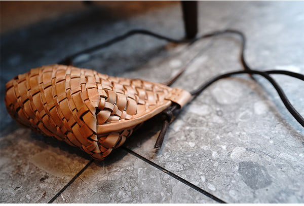 Taiwan Lee Kee Leather Goods Lee Kee original genuine leather handmade tree paste cow leather literary retro handwoven り shoulder bag M2015 first layer cowhide bag leather original handmade genuine leather leather goods