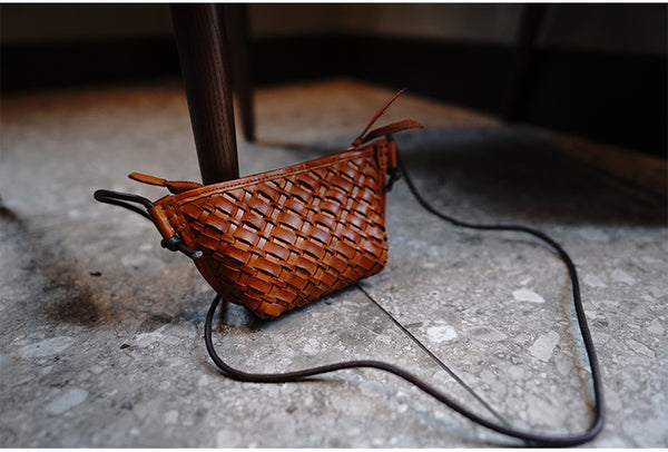 Taiwan Lee Kee Leather Goods Lee Kee original genuine leather handmade tree paste cow leather literary retro handwoven り shoulder bag M2015 first layer cowhide bag leather original handmade genuine leather leather goods