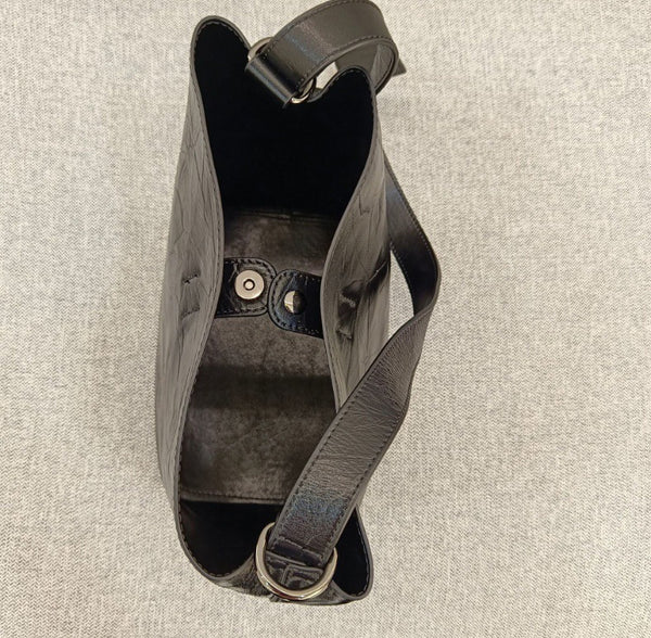 台灣李記皮具 李記 原創真皮手工 高級感 手抓紋 三角設計の手提包1182號原創手工真皮 皮件