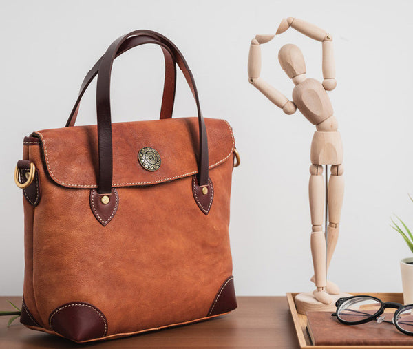 Taiwan Lee Kee Leather Goods Lee Kee original handmade leather high quality hand rubbed vegetable tanned leather crossbody bag No. 17802 original handmade leather goods