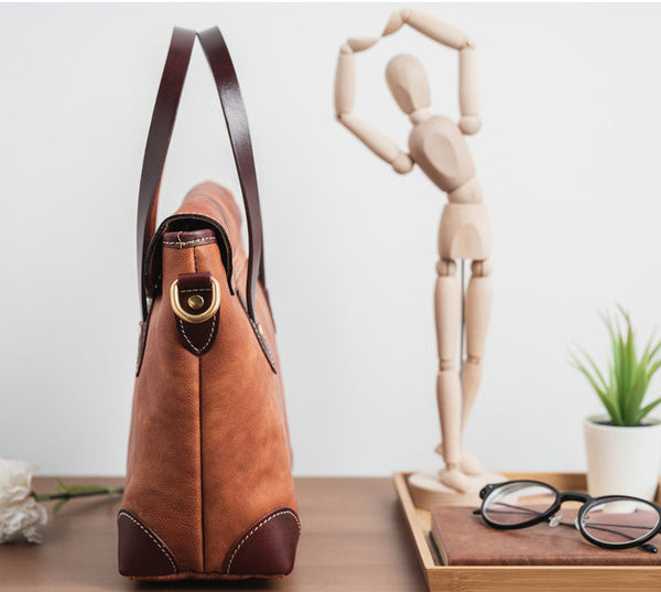 Taiwan Lee Kee Leather Goods Lee Kee original handmade leather high quality hand rubbed vegetable tanned leather crossbody bag No. 17802 original handmade leather goods