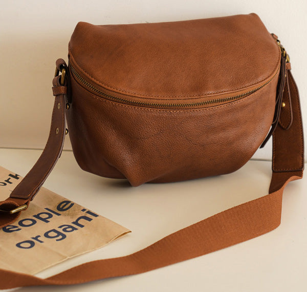 台灣李記皮具 李記 原創真皮手工 褶皺 簡約 大容量 馬鞍包21112號原創手工真皮 皮件