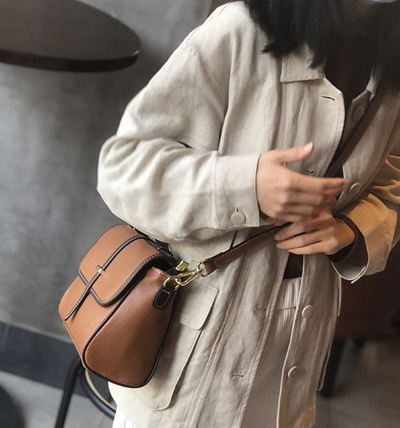 Taiwan Lee Kee Leather Goods Lee Kee original handmade genuine leather unique and simple top layer leather portable messenger bag No. 22004 original handmade genuine leather leather goods