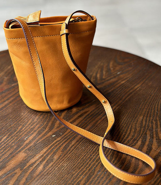 台灣李記皮具 李記 原創真皮手工                            韓版ハ精緻簡約で迷你水桶包23015號原創手工真皮 皮件