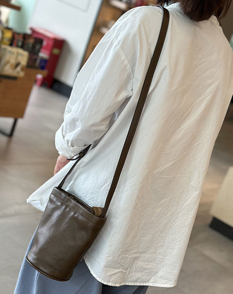 台灣李記皮具 李記 原創真皮手工 韓版ハ精緻簡約で迷你水桶包23015號原創手工真皮 皮件