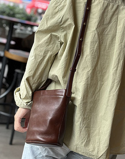 台灣李記皮具 李記 原創真皮手工                            韓版ハ精緻簡約で迷你水桶包23015號原創手工真皮 皮件