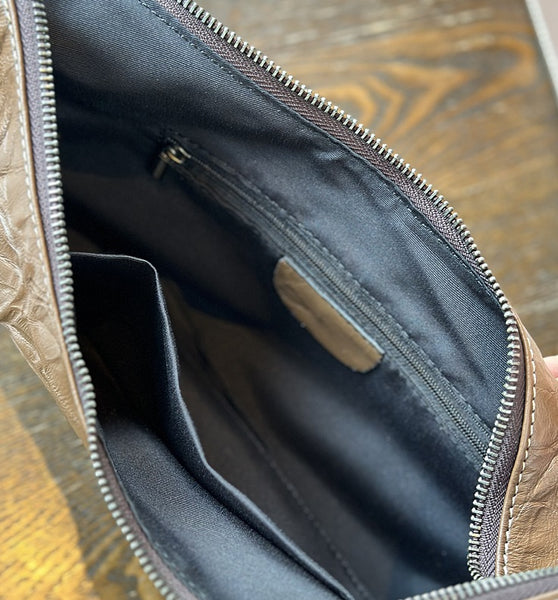 台灣李記皮具 李記 原創真皮手工 秋冬の餃子バッグ本革手抓紋胸包23028號原創手工真皮 皮件