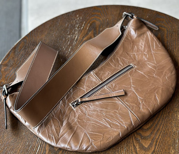 台灣李記皮具 李記 原創真皮手工 秋冬の餃子バッグ本革手抓紋胸包23028號原創手工真皮 皮件