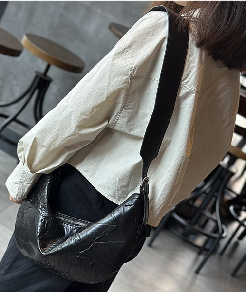 台灣李記皮具 李記 原創真皮手工 秋冬の餃子バッグ本革手抓紋胸包23028號原創手工真皮 皮件