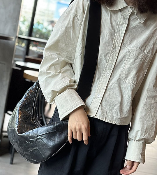 台灣李記皮具 李記 原創真皮手工 秋冬の餃子バッグ本革手抓紋胸包23028號原創手工真皮 皮件