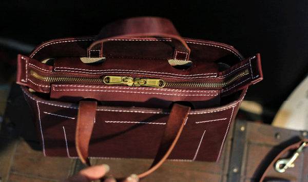 Taiwan Lee Kee Leather Goods Lee Kee original handmade genuine leather high oil mirror vegetable tanned leather small square bag No. 30162 original handmade genuine leather leather goods