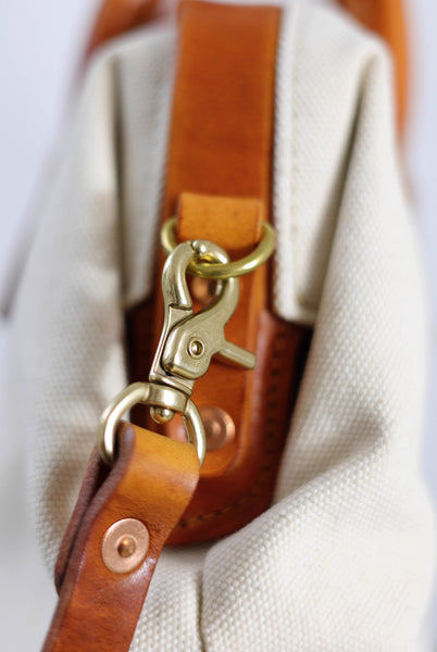 Taiwan Lee Kee Leather Goods Lee Kee original handmade genuine leather Wenqing canvas and vegetable tanned leather casual doctor bag No. 30178 original handmade genuine leather leather goods