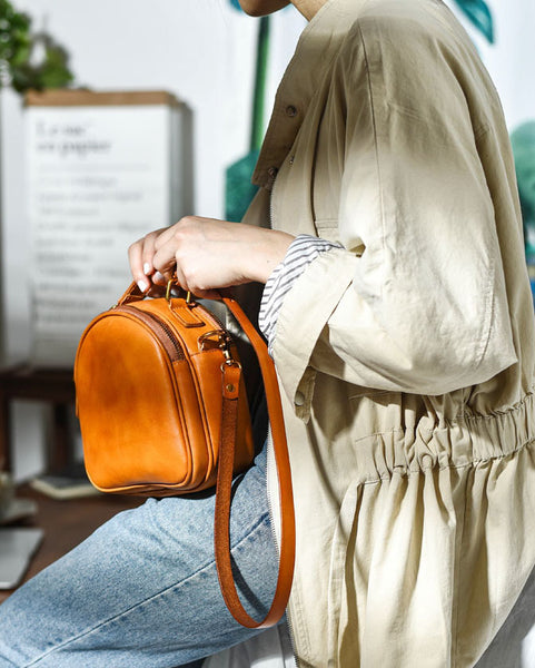 Taiwan Lee Kee Leather Goods Lee Kee Original Handmade Leather Japanese Line Smooth Retro Eyes Small Round Bag No. 316 Original Handmade Leather Goods