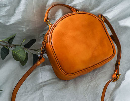 Taiwan Lee Kee Leather Goods Lee Kee Original Handmade Leather Japanese Line Smooth Retro Eyes Small Round Bag No. 316 Original Handmade Leather Goods